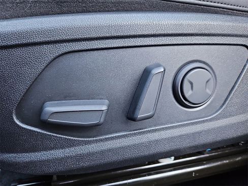 Certified 2025 Kia Sorento EX w/ Panoramic Sunroof Package image 16