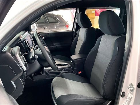 Used 2023 Toyota Tacoma TRD Sport w/ Technology Package image 10