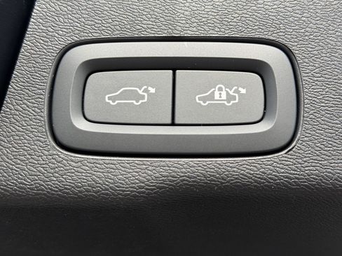 New 2026 Volvo XC60 B5 Plus w/ Climate Package image 10