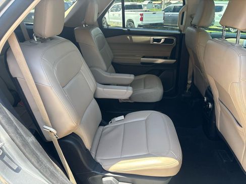 Used 2023 Ford Explorer XLT w/ Equipment Group 202A AWD/4WD image 16