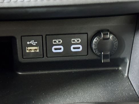 Used 2023 Toyota Highlander LE FWD image 26