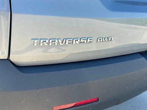 Used 2023 Chevrolet Traverse LT w/ Rear Camera Mirror Package AWD/4WD image 12