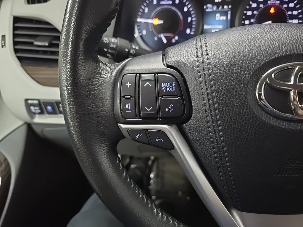 Used 2019 Toyota Sienna XLE w/ XLE Navigation Package FWD image 20
