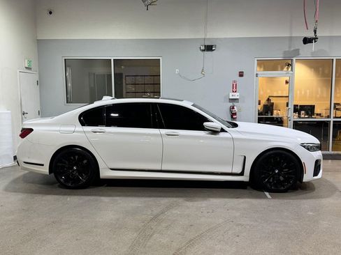 Used 2021 BMW 750i xDrive w/ M Sport Package image 4
