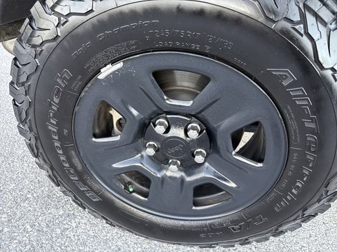 Used 2023 Jeep Wrangler Sport image 11