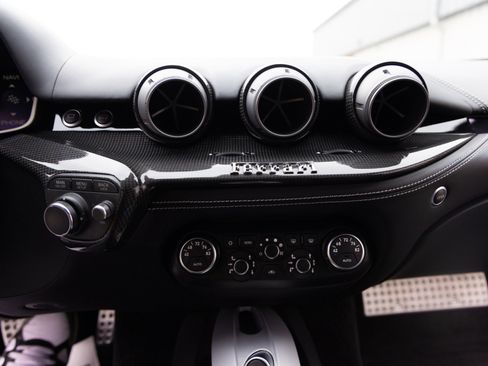 Used 2014 Ferrari F12 Berlinetta image 19