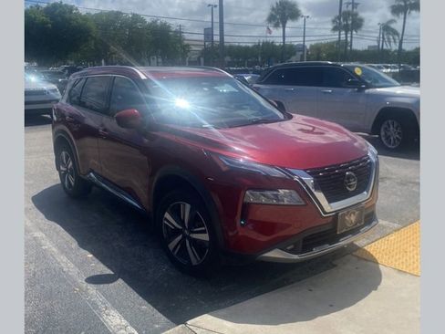 Used 2021 Nissan Rogue Platinum image 1