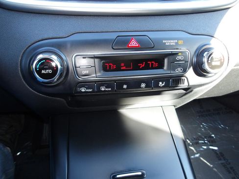 Used 2019 Kia Sorento AWD V6 image 20