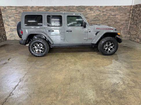 Used 2023 Jeep Wrangler Unlimited Rubicon w/ Cold Weather Group AWD/4WD image 10