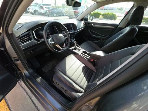 Used 2024 Volkswagen Jetta SE FWD image 12