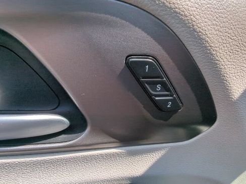 Used 2018 Chrysler Pacifica Limited FWD image 14