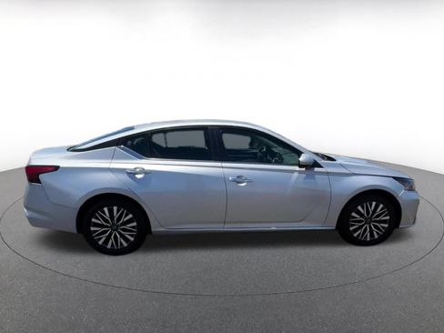 Used 2023 Nissan Altima 2.5 SV FWD image 16