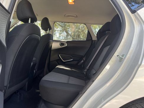 Used 2025 Kia Soul LX w/ LX Technology Package FWD image 22