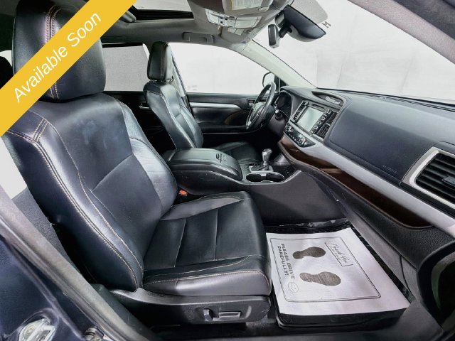 Used 2018 Toyota Highlander XLE AWD/4WD image 28