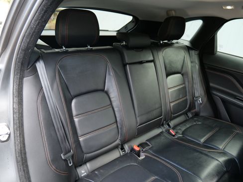 Used 2018 Jaguar F-PACE Prestige image 43