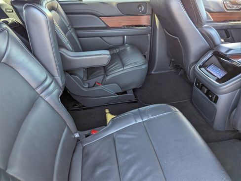 Used 2024 Lincoln Navigator Reserve image 14