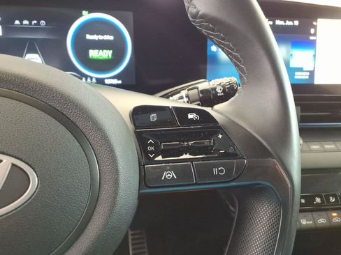Certified 2025 Hyundai Elantra SEL FWD image 28