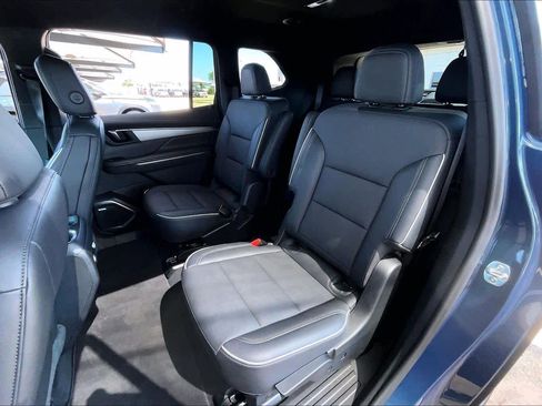 Used 2025 Buick Enclave Preferred w/ Power Package FWD image 19