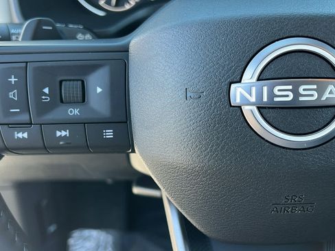 Used 2025 Nissan Rogue SV w/ SV Premium Package AWD/4WD image 19