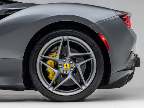 Used 2021 Ferrari F8 Tributo image 11