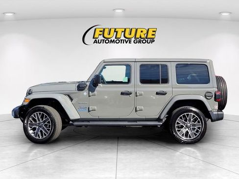 Used 2023 Jeep Wrangler Unlimited Sahara w/ Cold Weather Group image 8