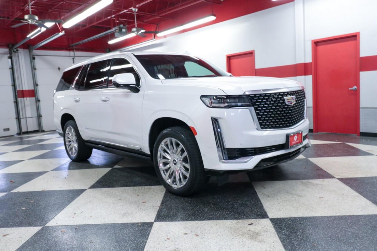 Used 2023 Cadillac Escalade Premium Luxury w/ Performance Package RWD image 2