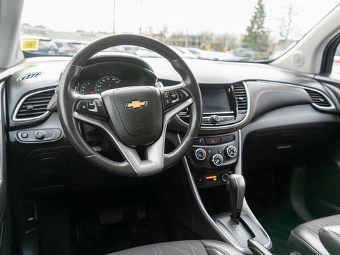 Used 2022 Chevrolet Trax LT w/ LT Convenience Package image 13