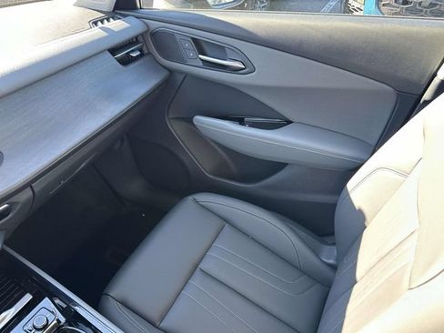 New 2026 Audi Q3 quattro 2.0T AWD/4WD image 13