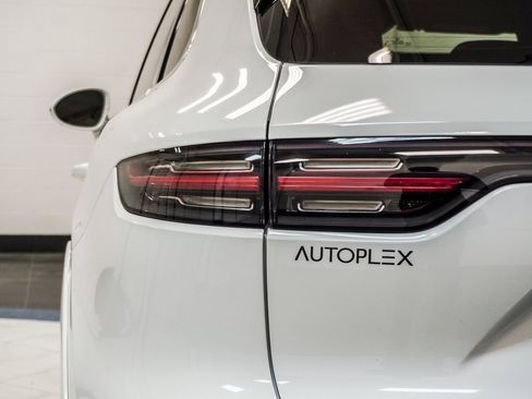 Used 2021 Porsche Cayenne Turbo image 14