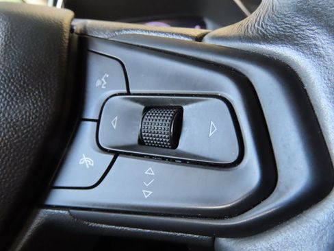 Used 2022 Chevrolet Bolt LT w/ Infotainment Package image 32