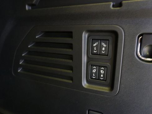 Used 2025 Buick Enclave Sport Touring w/ Power Package image 32