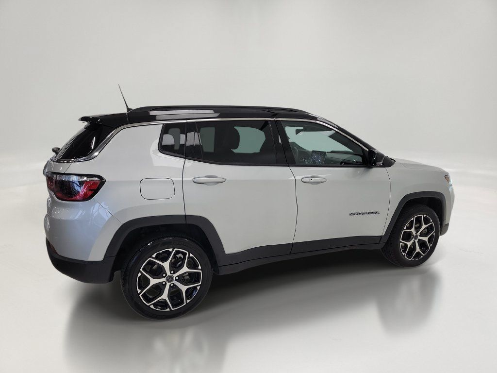 Used 2025 Jeep Compass Limited AWD/4WD image 4