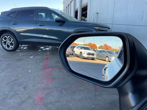 Used 2025 Toyota Camry LE image 18