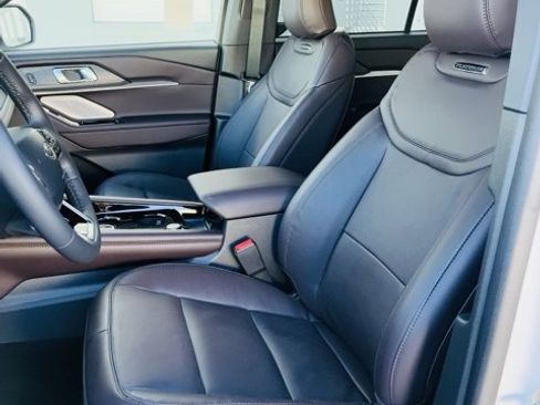 New 2025 Ford Explorer Platinum image 13