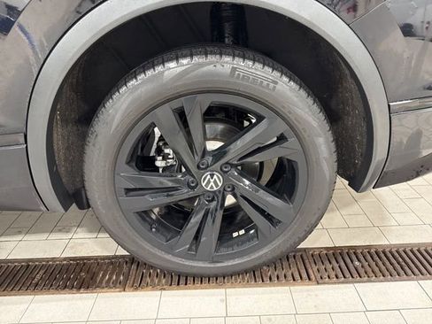 Certified 2024 Volkswagen Tiguan SE R-Line image 21