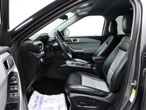 Used 2023 Ford Explorer XLT w/ Equipment Group 202A image 12