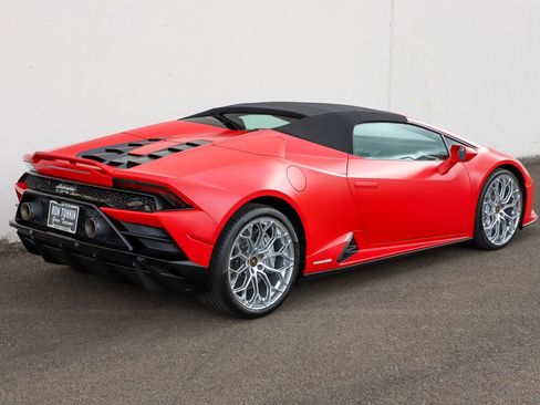 Used 2024 Lamborghini Huracan EVO image 40