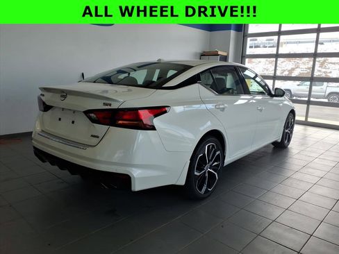 Used 2023 Nissan Altima 2.5 SR w/ SR Premium Package image 5