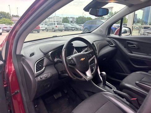 Used 2022 Chevrolet Trax LT w/ Driver Confidence Package AWD/4WD image 10