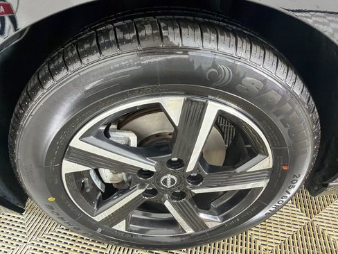 Used 2024 Nissan Sentra SV image 11