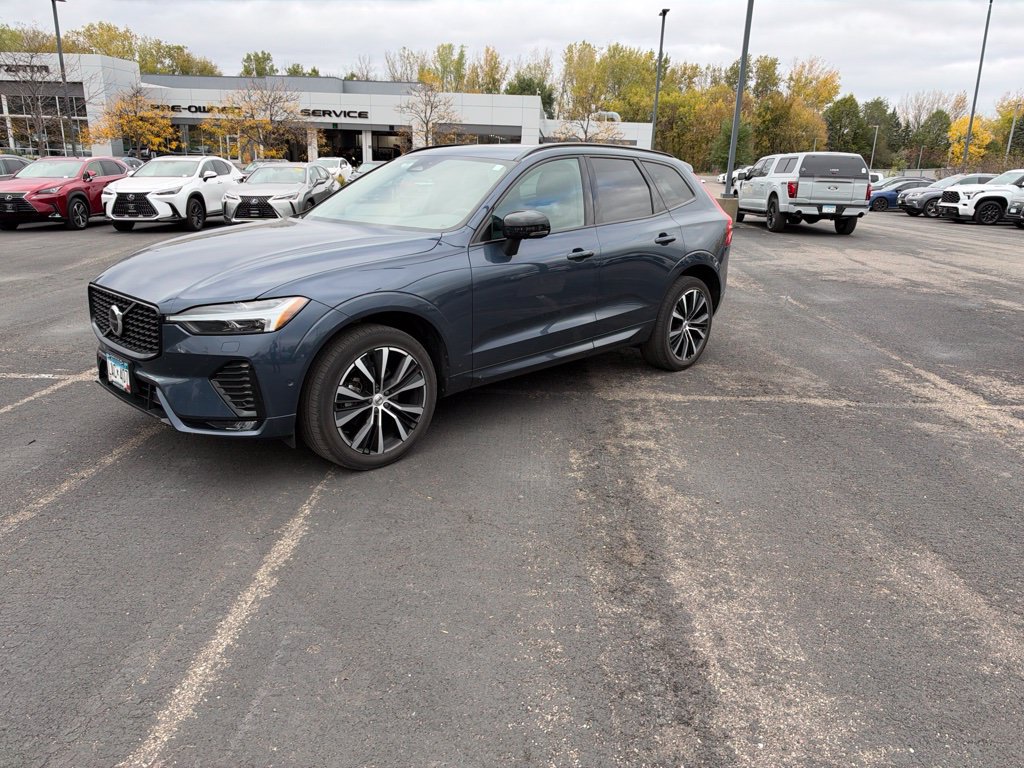 Used 2024 Volvo XC60 B5 Plus w/ Protection Package Premier AWD/4WD image 3