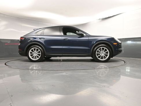 Certified 2024 Porsche Cayenne Coupe AWD/4WD image 32