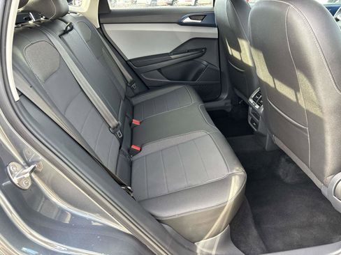 Used 2024 Volkswagen Taos SE image 12