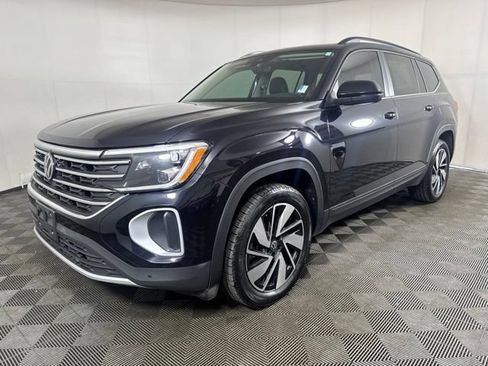 Certified 2024 Volkswagen Atlas SE w/ Panoramic Sunroof Package AWD/4WD image 8