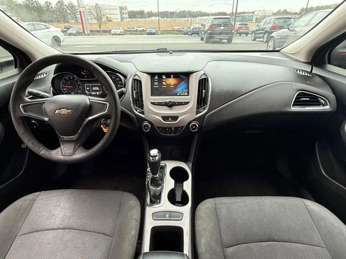 Used 2018 Chevrolet Cruze LS image 3