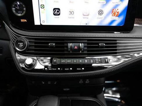 Used 2023 Lexus LS 500h AWD w/ Luxury Package image 40