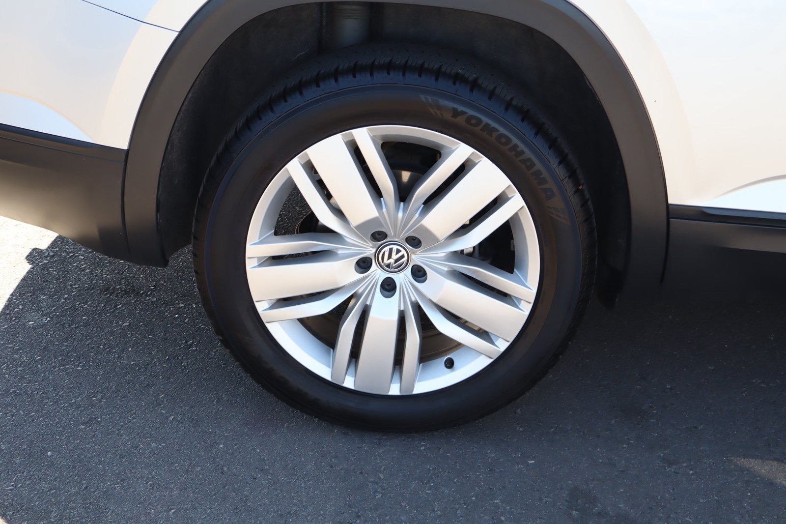 Used 2019 Volkswagen Atlas SE w/ Panoramic Sunroof Package FWD image 11