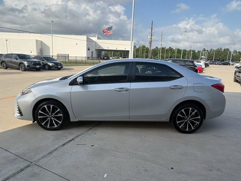 Used 2017 Toyota Corolla SE FWD image 5