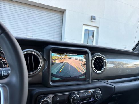 Used 2023 Jeep Wrangler Sahara image 16