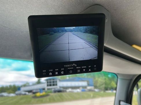 Used 2018 Isuzu NPR RWD image 38